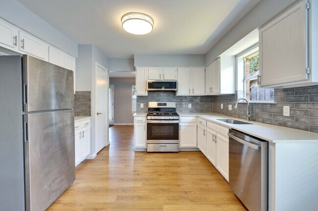 Building Photo - "Charming 3-Bedroom Cedar Park Home with 2...
