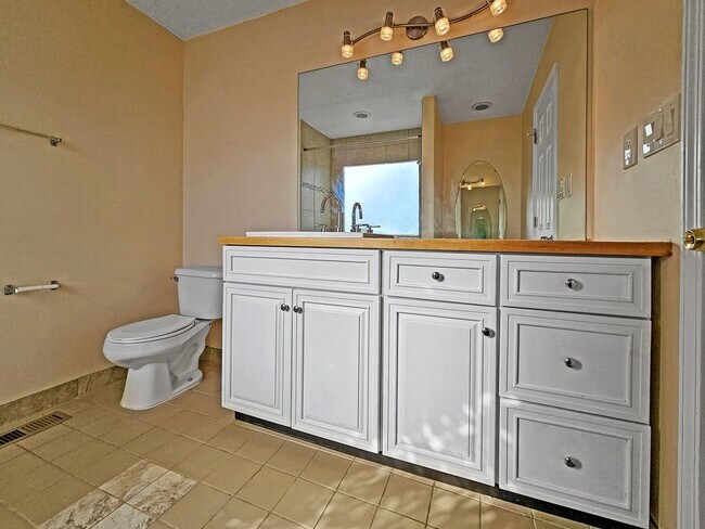 Building Photo - Charming 3 Bed, 2 Bath Home in Douglasvill...