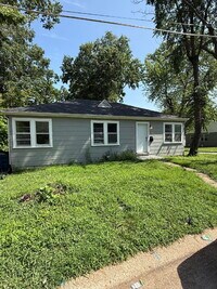 Building Photo - 837 Walters Dr