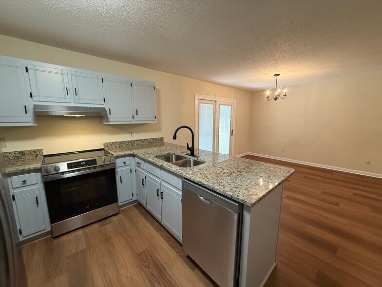 Newly renovated kitchen - 775 Indian Mound Rd SE