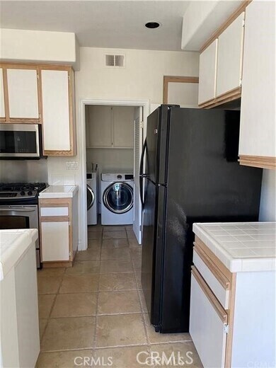 Building Photo - 14 Hillgate Pl