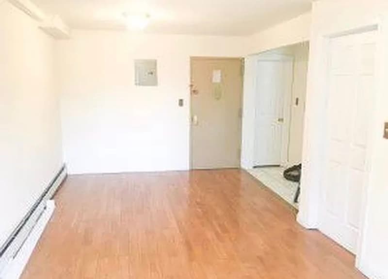 Building Photo - 141-35 Pershing Crescent