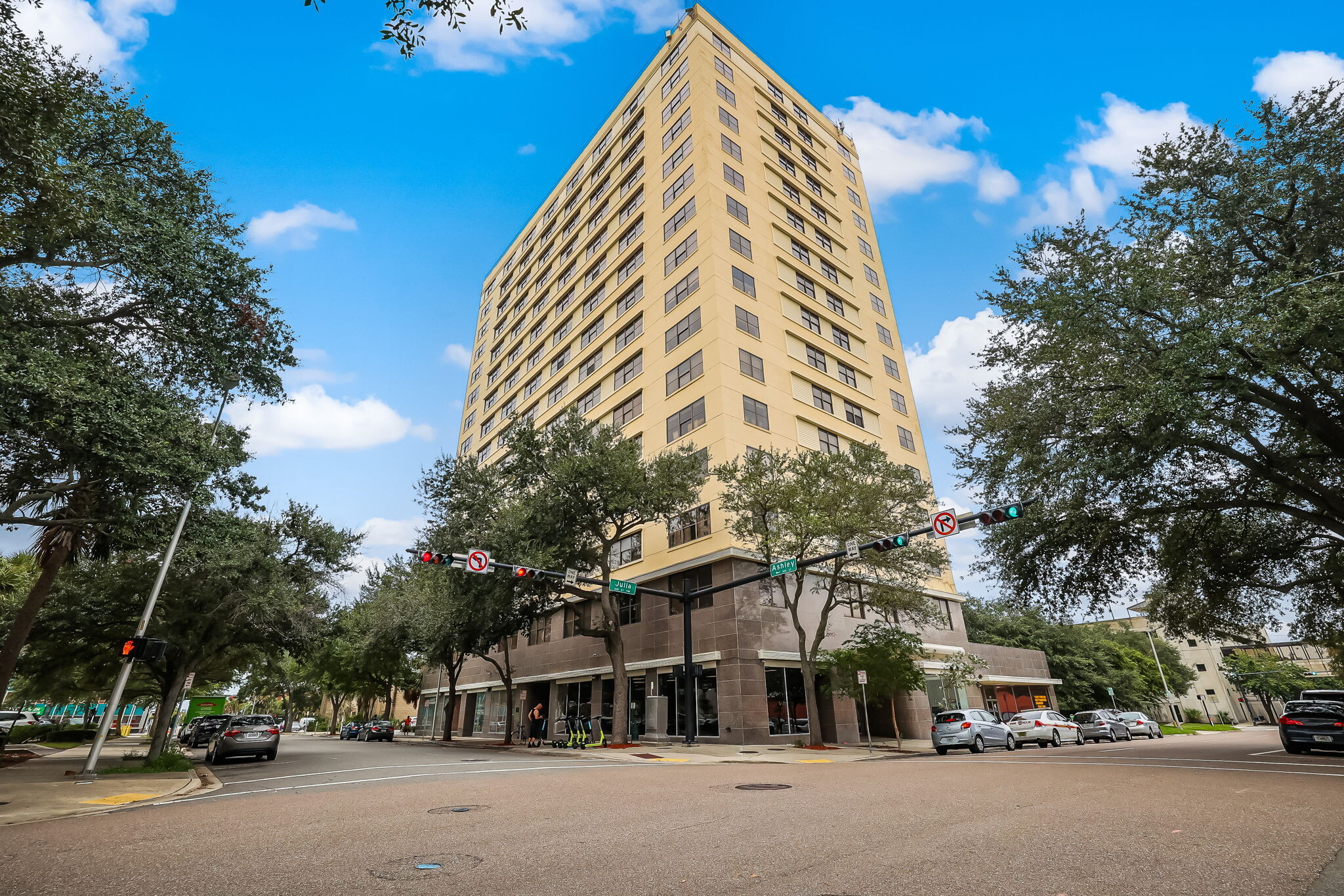 Building Photo - 311 W Ashley St
