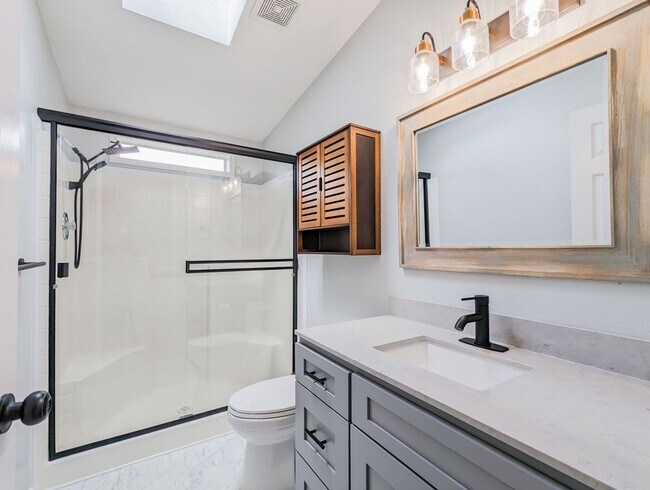 Building Photo - Fully remodeled & updated 3 bed 2 bath hom...