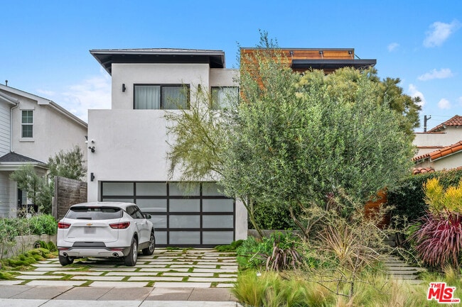 Building Photo - 2230 Malcolm Ave