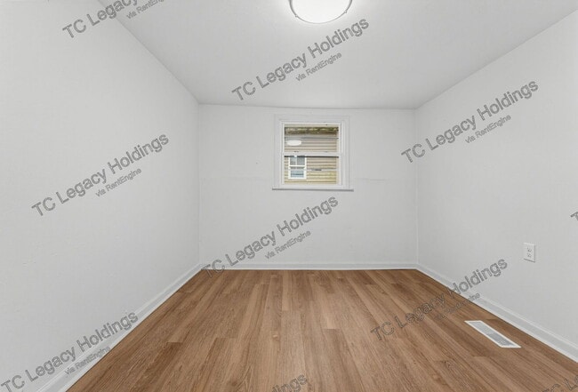Building Photo - 1745 Fairmont Ave