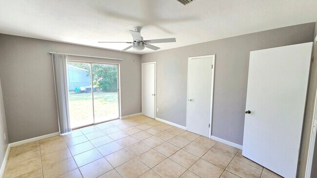 Building Photo - Charming Corner Lot Home in Deland- Near T...