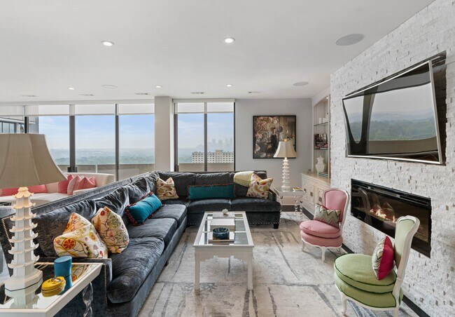 Building Photo - 2575 Peachtree Rd NE