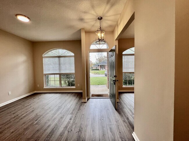 Building Photo - Beautiful home in Pace Island Available Now!