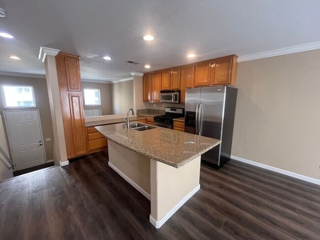 Primary Photo - Move In Ready! 2 bedrooms 2.5 bath Townhom...