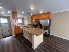 Building Photo - Move In Ready! 2 bedrooms 2.5 bath Townhom...