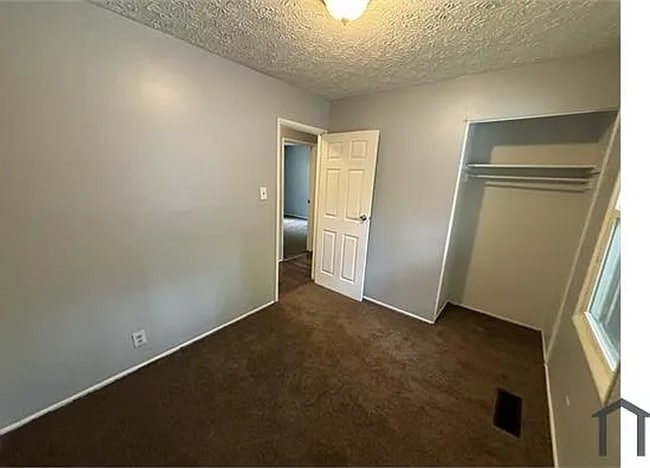 Building Photo - Newly Remodeled 4bed/1 bath Total Electric Home