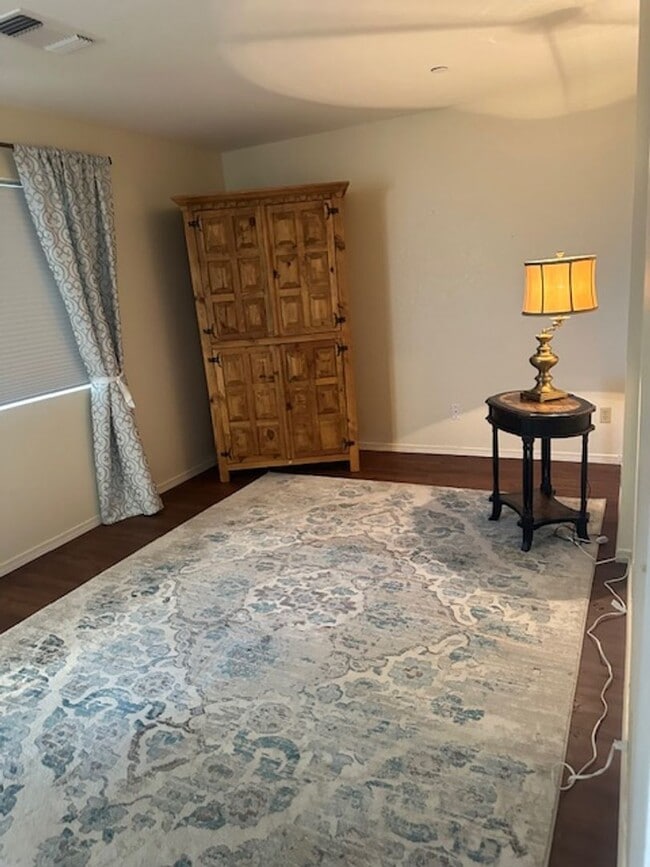 Building Photo - 2 Bedroom 2  Bathrooms