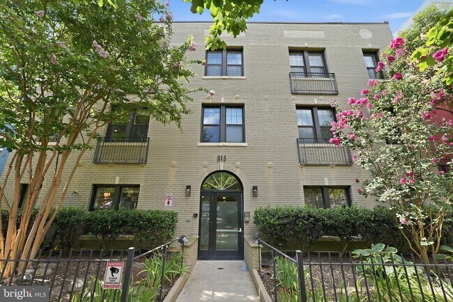 Building Photo - 315 G St NE