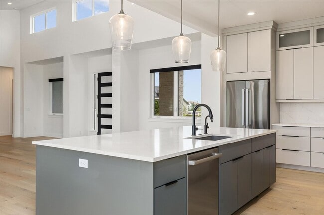 Building Photo - 7786 W Diamond Lk Dr