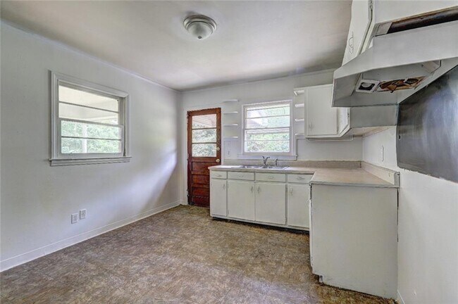 Building Photo - 3292 Arnwood Ave