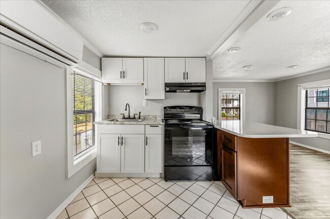 Building Photo - Charming Studio in a Great Location – $1,000/month