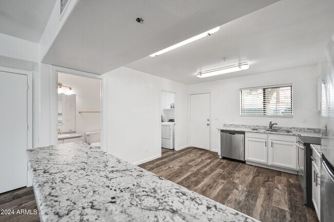 Building Photo - 5010 N 22nd Ave