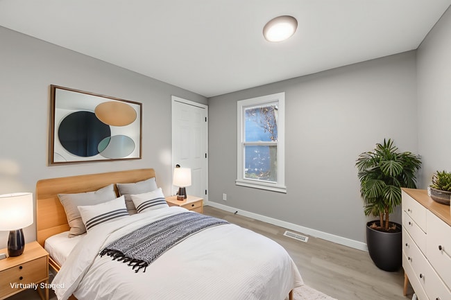 Building Photo - 228 E Siebenthaler Ave