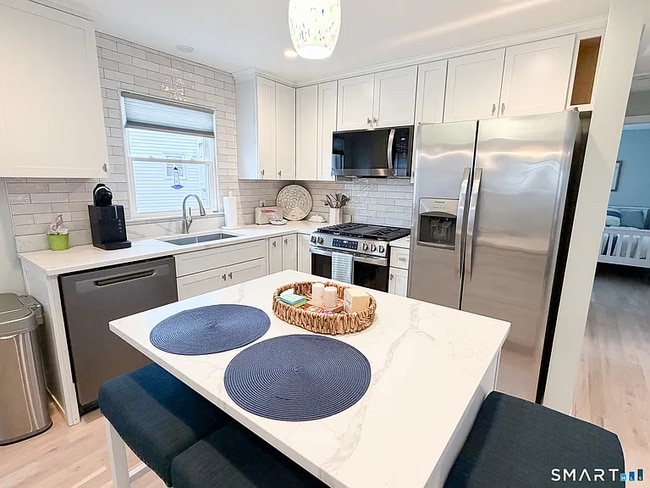Building Photo - Fully renovated home just steps from the beach!