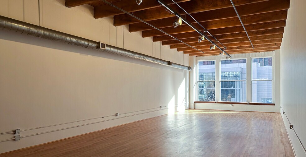 Building Photo - 945 Liberty Ave