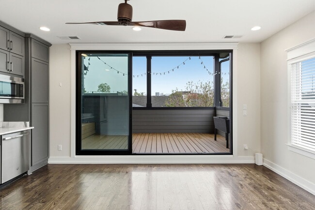 Building Photo - 1708B 15th Ave S