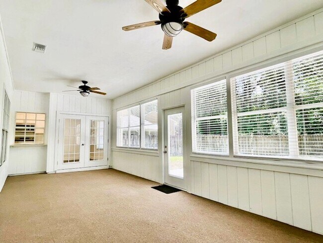 Building Photo - 4/2 Home located in Cul-de-sac in Capri