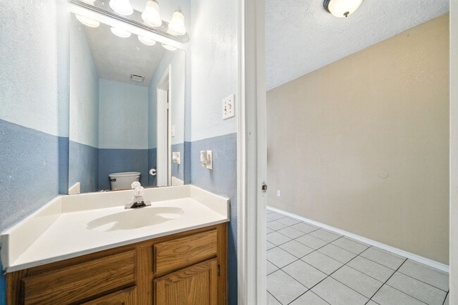 Building Photo - 5203 E Pagewick Dr