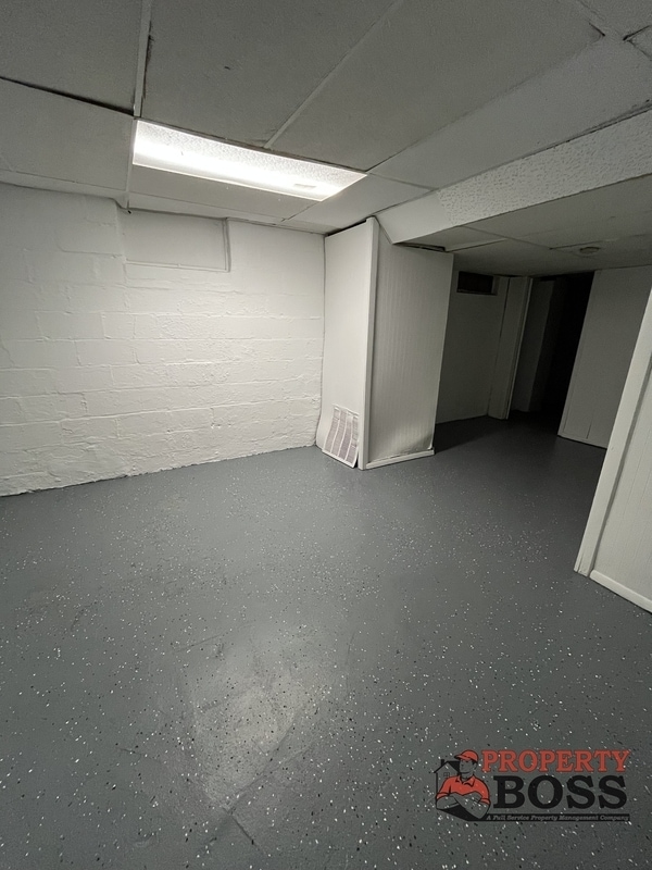 Building Photo - 353 S Hamilton St