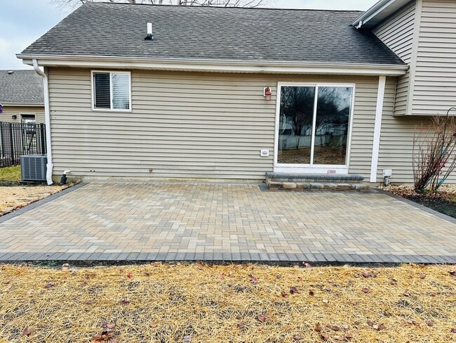 Building Photo - 1805 Pebble Beach Dr