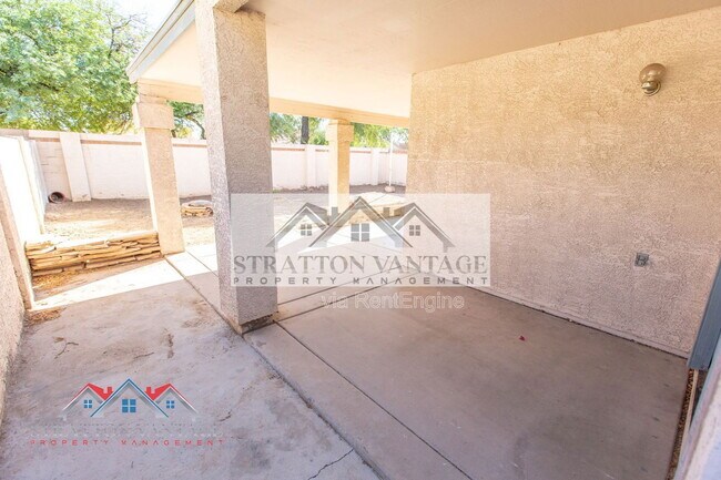 Building Photo - 1015 E Brentrup Dr