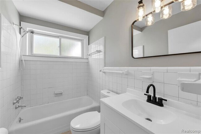 Building Photo - 3216 Maplewood Ave