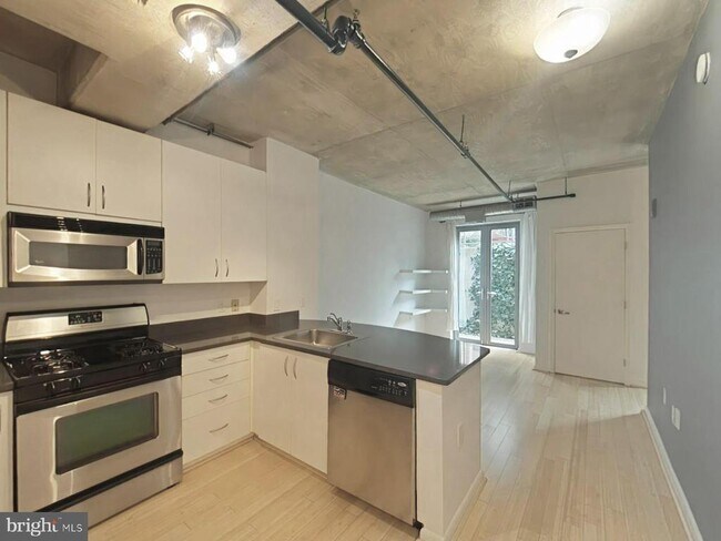 Building Photo - 1300 N St NW