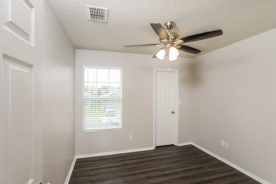 Building Photo - 9431 Hanover Sky