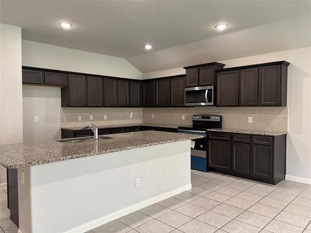 Building Photo - 9220 Hawthorne Dr