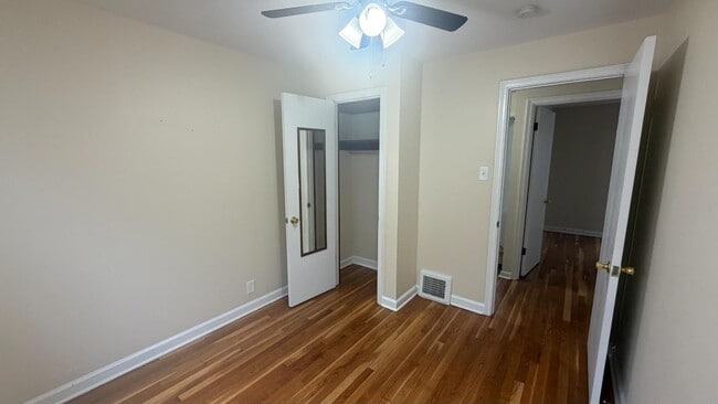 Building Photo - 1410 Akron Dr