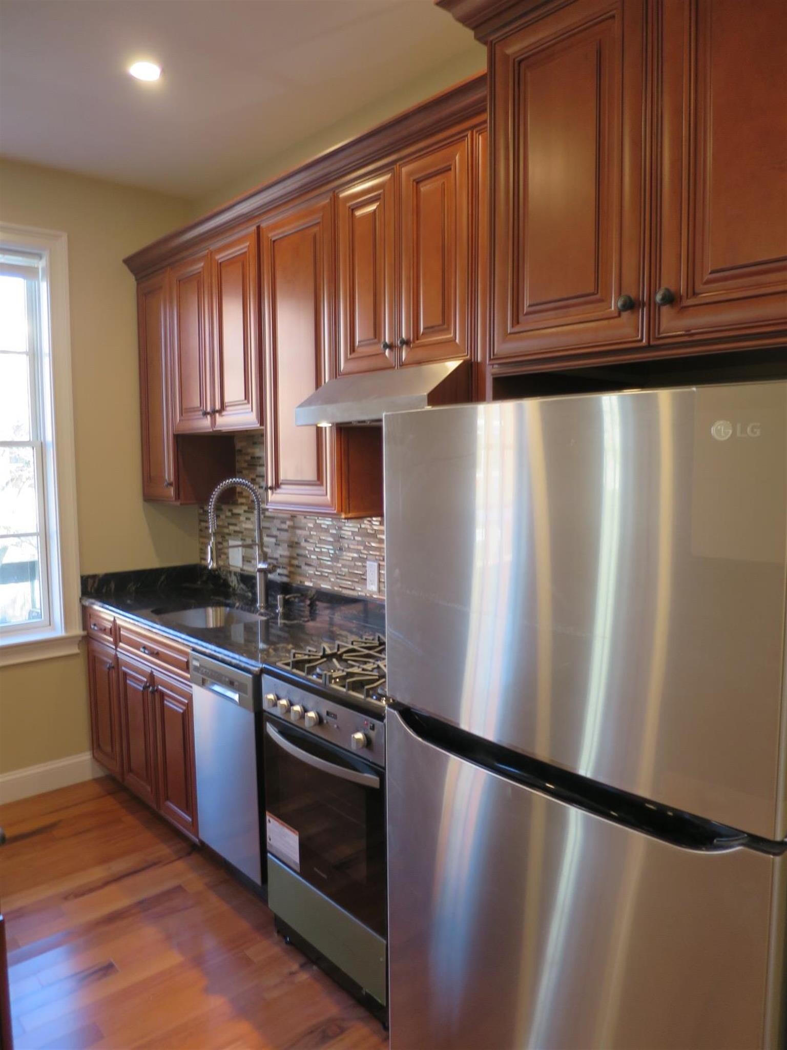 Building Photo - 136 Inman St