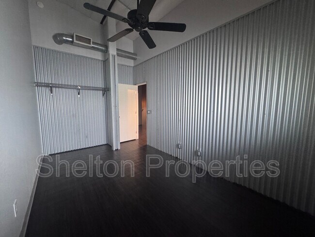 Building Photo - 2121 W Hayward Ave