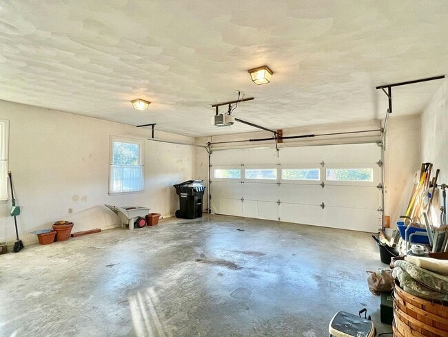 Building Photo - 4946 Appletree Dr