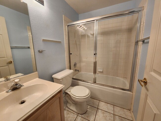 Building Photo - Fabulous First Floor Condo!