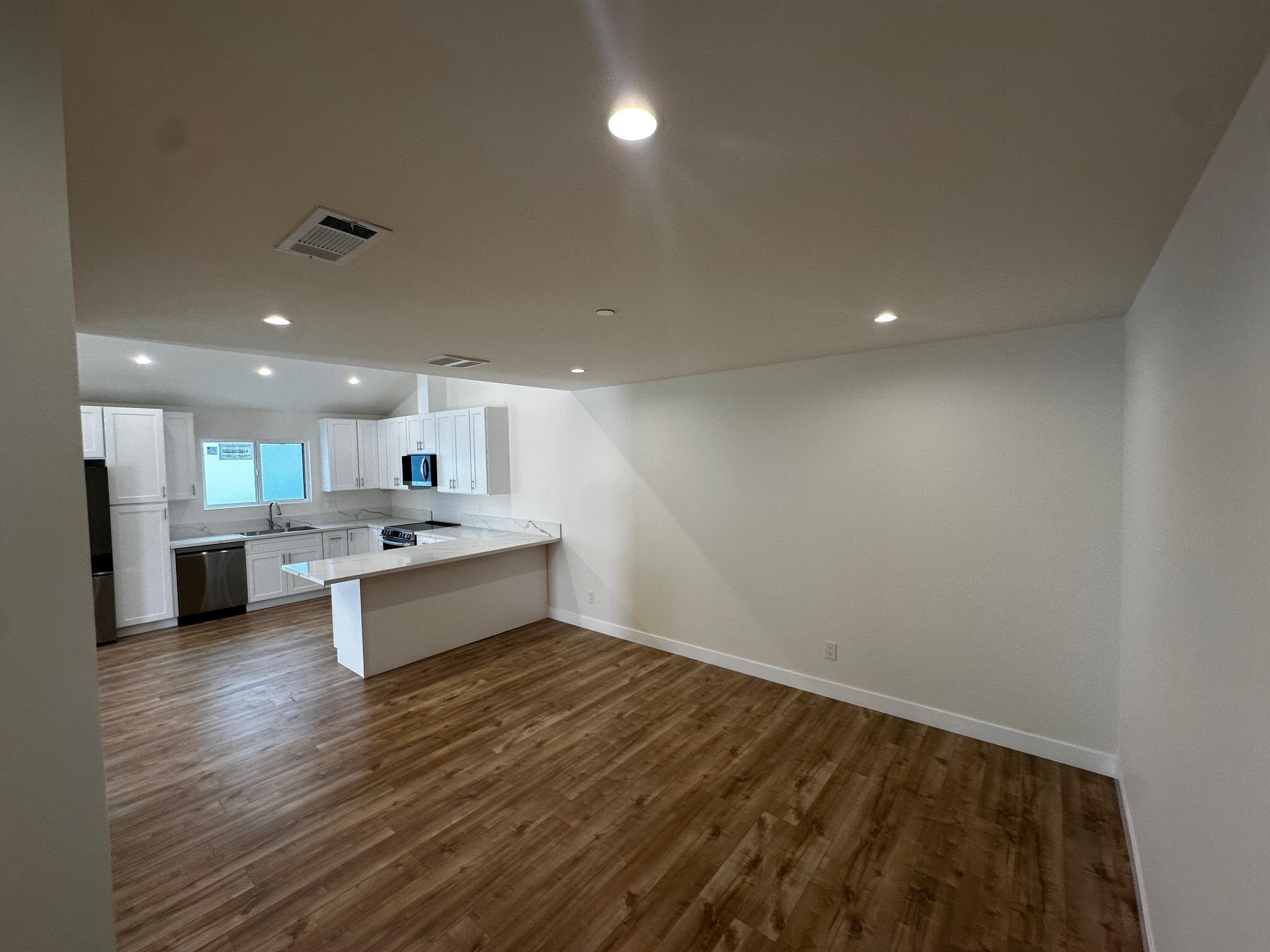 Building Photo - 15950 Cohasset St