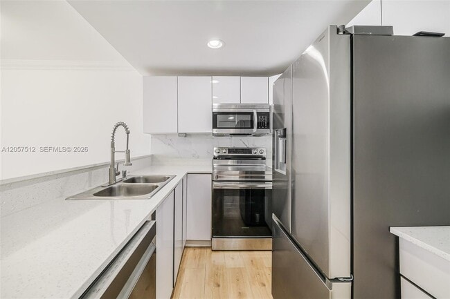 Building Photo - 401 Ocean Dr