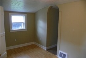 Building Photo - 3 Bd 1 Ba Home with Hardwood Floors in Mid...