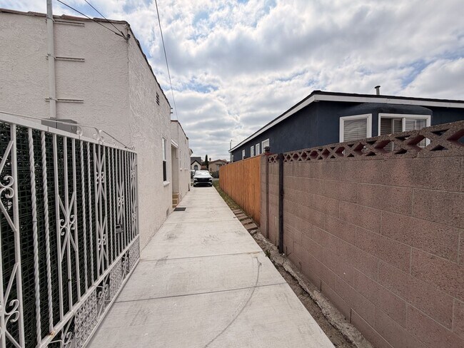 Building Photo - 7307 S Halldale Ave