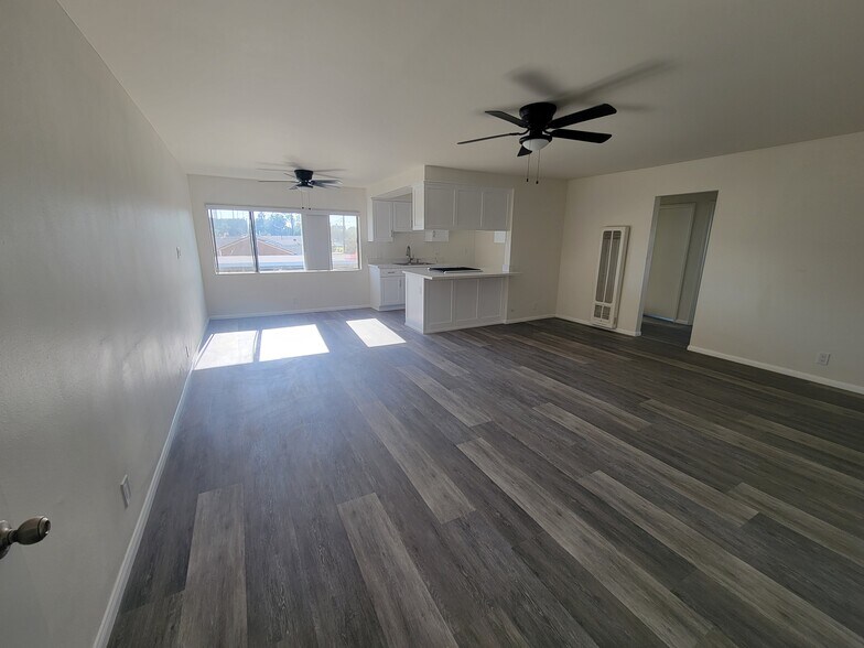 Building Photo - The Exotic Isle