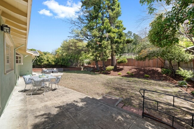 Building Photo - 35 Franciscan Way