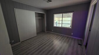 BEDROOM - 18950 Woodcrest Ln