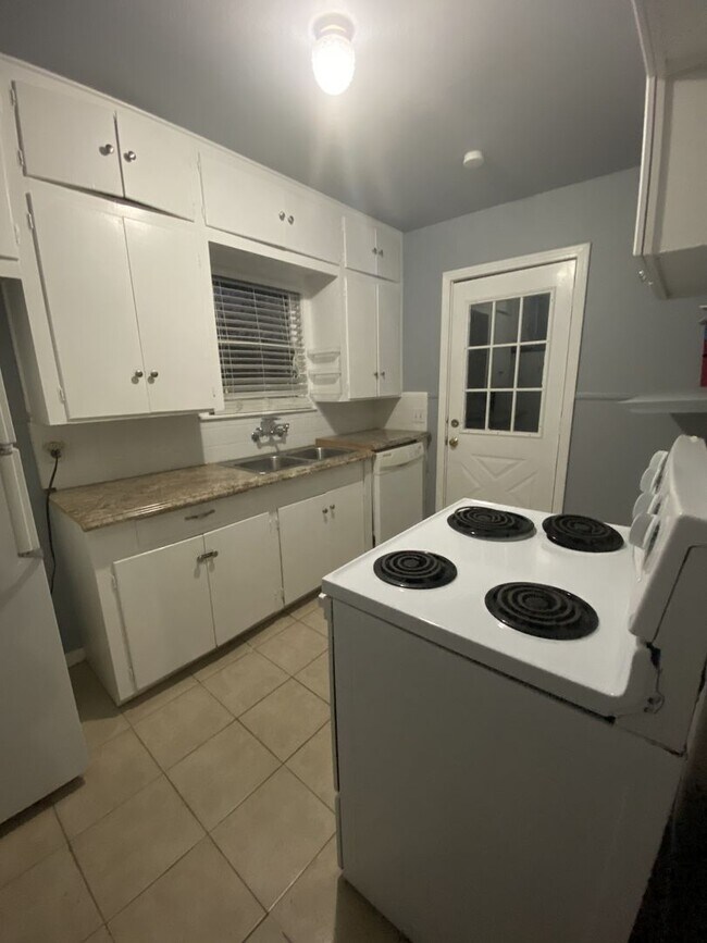 Building Photo - Bryn Mawr