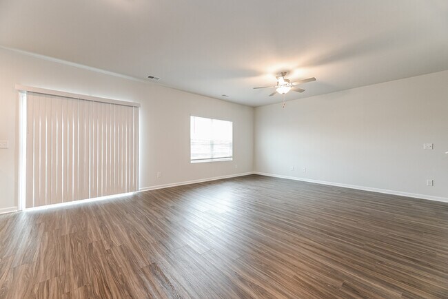 Building Photo - 241 Clydesdale Cir