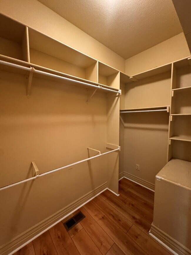 Building Photo - 17 Miller Dr